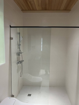 乾溼分離玻璃門